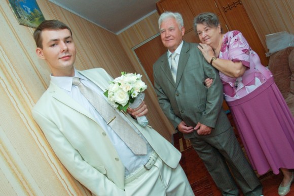 Дедушка на свадьбе внучки. Свадьба бабушки и дедушки. Платье на свадьбу для бабушки жениха. Платье для бабушки на свадьбу внука. Костюм на свадьбу для бабушки.